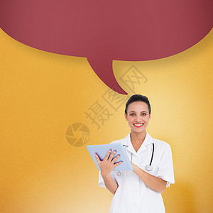 使用有言语泡沫的平板电脑 Pc 美护士综合图像计算机微笑说话头发女士药片棕色从业者演讲话框背景图片