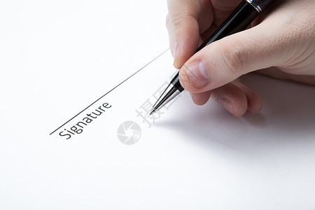 暑假班报名中在人的手和笔中身体协议写作墨水职业条约报名文档白色手指背景