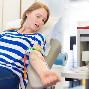 捐血的献血者技术员保健男性卫生手臂手术女士病人管子实验室健康高清图片素材