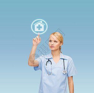 指着医院图标的微笑的医生或护士药店实习生专家服务女士手指触摸屏技术医疗保险卫生背景图片