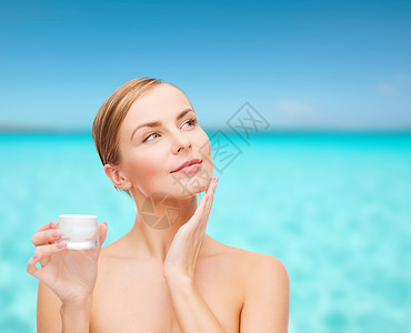 女人在皮肤上涂奶油卫生身体容貌美容化妆品滋润矿物假期海滩呵护补水高清图片素材