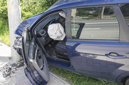 机动车事故机动车碰撞生活损害保险职位部署破坏废墟保险杠窗户背景