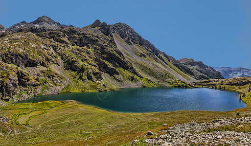 阿尔卑斯山俯图来自的大湖背景