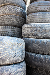 旧旧旧轮胎盖的堆叠材料作坊卡车车辆汽车橡皮外胎黑色工业维修背景