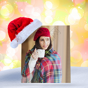 圣诞节封面黑褐色的复合图像 封面握着杯头和思维帽子家庭生活闲暇热饮微笑假期住所标语客厅女性背景