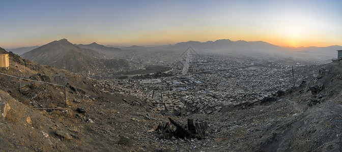 喀布尔沙漠首都日落水平太阳景观全景风景干旱城市背景