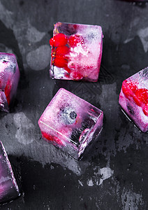 粉色冰果冻冻浆果桌子厨房冰块浆果冻结工作室冷藏液体覆盆子正方形背景