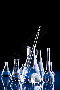 实验室玻璃杯 明亮的现代化学概念器皿蓝色原子保健医学烧瓶化学品化学家试管科学背景图片