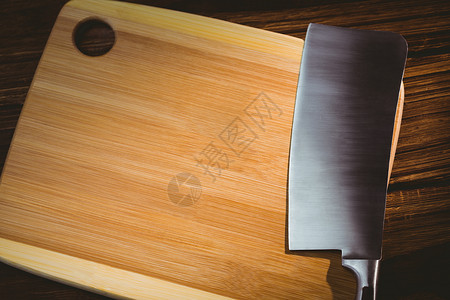 拿着大刀的购物板烹饪菜板屠夫阴影厨艺美食木板背景图片