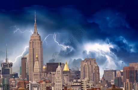 风暴中心纽约市空中的暴风雨背景