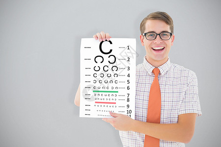 喜笑和展示卡片的怪怪潮人综合图像男人眼镜配镜师海报领带衬衫微笑图表男性快乐背景图片