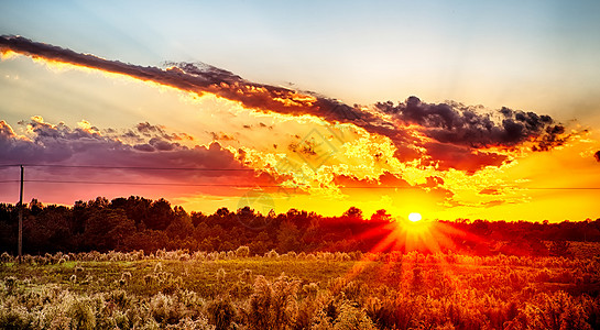 日落在南卡罗利纳的约克农地上草地农村天气草原国家爬坡蓝色戏剧性植物环境田园诗般的高清图片素材