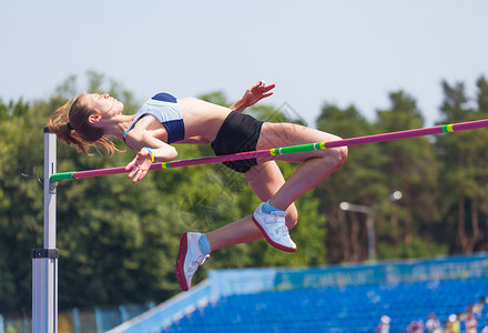 女运动员身高跳跃背景图片