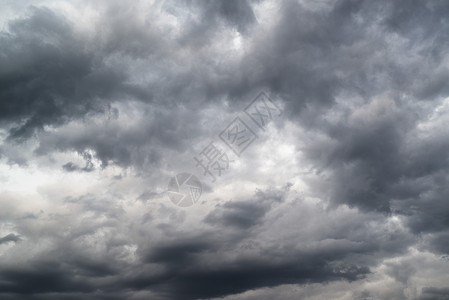 狂风暴云戏剧性天空气象暴风云灰色暴风雨积雨危险场景风暴积雨云高清图片素材