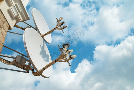 卫星天线互联网雷达房子播送盘子转播电缆广播信号收音机全球的高清图片素材