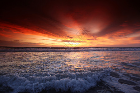 巴厘日落天空沙滩蓝色海浪海滩橙子海景阳光日出假期背景图片