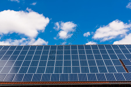 带有太阳能电池板的屋顶环保气候生态绿色太阳能板蓝色能源太阳能生产资源背景图片