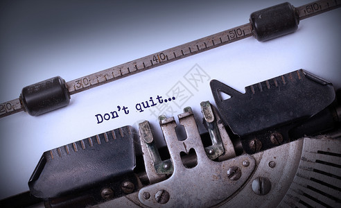 Vintage 打字机  不要退出确定信息力量警告风险挑战成功概念辞职商务人士商业商人高清图片素材