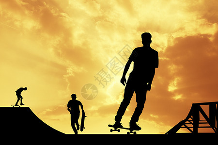 日落时带滑板运动员的男孩背景图片