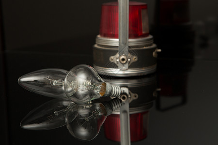 灯泡玻璃容器黑色背景的灯泡塑料反射技术力量辉光解决方案发明玻璃创造力科学背景