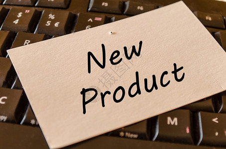 简约产品标签键盘背景上的新产品概念背景