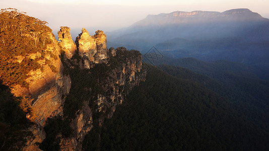 澳大利亚新南威尔士州蓝山国家公园 澳洲风景树木纳米材料假期高度卡通巴环境荒野姐妹冒险背景图片