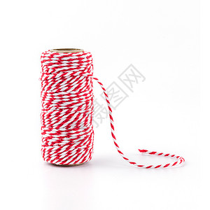 红卷轴素材在白背景上隔离的红和白绳筒管棉布稻草白色细绳领带绳索红色圆形亚麻背景