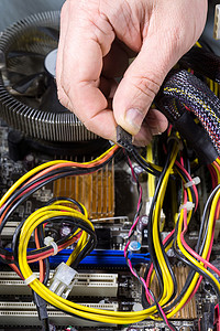 修理电脑的男子工程电子产品电路服务笔记本维修母板工作男人硬件成分高清图片素材
