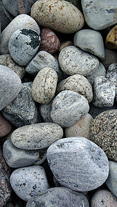 海边的石头灰色海滩背景图片