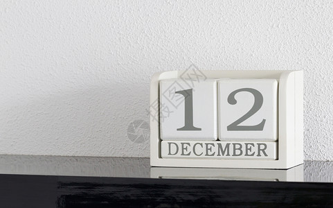 12月12日和12月的白区块日历日期框架节日假期会议死亡黑色白色历史派对反射背景图片