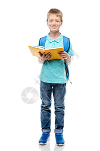 带着背包和书本的男孩 在演播室装扮成白色背景一高清图片素材