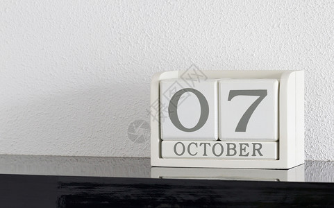 白区块日历目前日期 10月7日和11日会议反射派对黑色框架历史死亡假期白色节日背景图片