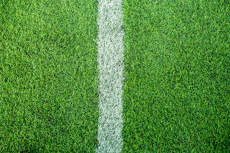 足球场上的白色条纹绿色场地足球土地沥青植物运动草地橄榄球背景图片