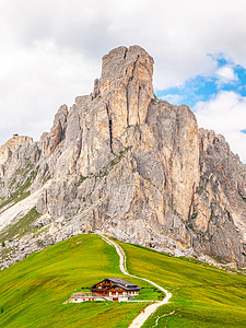 Dolomites 或意大利多洛米提山的Gusela山旅行顶峰远足晴天旅游高山天空蓝色岩石编队阿尔卑斯山高清图片素材