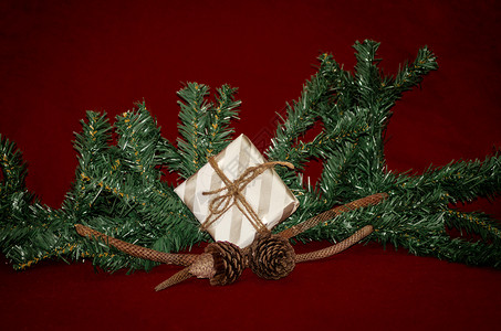 圣诞节装饰品 由圣诞树和礼品盒制成礼物卡片季节惊喜房间玩具婴儿乐趣童年传统优质的高清图片素材