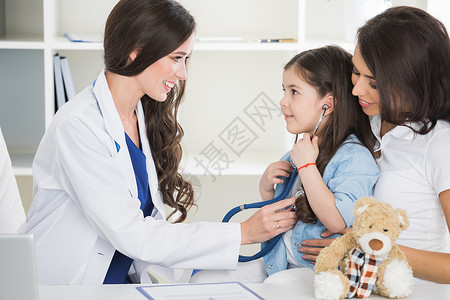 儿科医生和她的病人友好的高清图片素材
