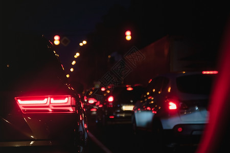 尾灯光条车尾灯在黄昏的路上闪亮运输背景旅行时间车辆街道场景驾驶城市安全背景