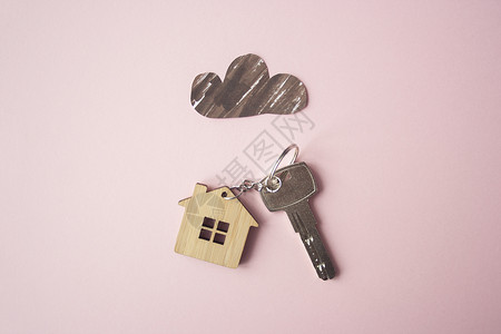 云保险木屋和钥匙上方的纸彩云抵押住宅财产广告投资家庭失败玩具住房房地产背景