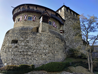 列支敦士登瓦杜兹城堡的塔楼高清图片