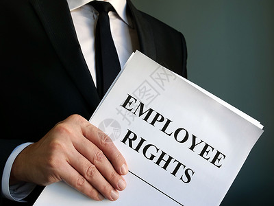 雇员权利法律文件掌握在手中背景图片