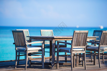 外景岸边夏季空旷户外咖啡厅桌子用餐食物盘子海洋休息菜肴阳台娱乐异国木制的高清图片素材