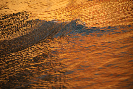 海浪中的水波水泡生活水滴波纹反射海洋飞溅跑步风力鄙视背景图片