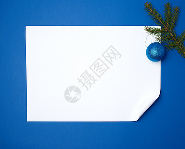 蓝色圣诞卡片白白空白纸页 有弯曲的底角角和灰色背景