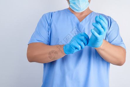 穿蓝制服的男男性医生将白衣晚育工作室卫生护士外科专家职业手术从业者医师诊所治疗高清图片素材