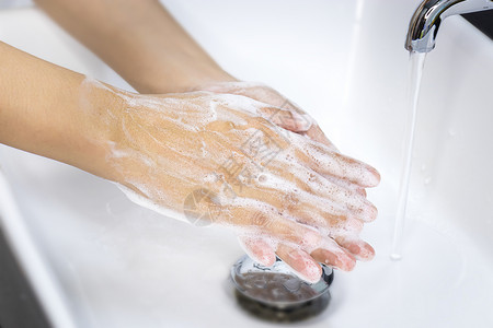 洗手用肥皂在汇中洗手 保持清洁背景图片