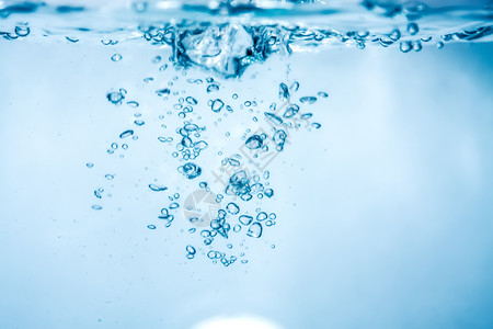 蓝色液体水气泡背景气泡飞溅速度运动空气水滴溪流环境液体波纹背景