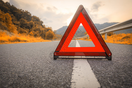 道路警告图标秋天的道路红色三角形红色紧急停车标志紧急情况背景