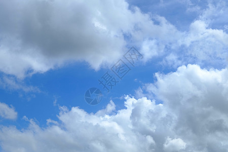 白云有天空背景 白色风格运动晴天自由蓝色日光气候乌云网络季节天堂背景图片