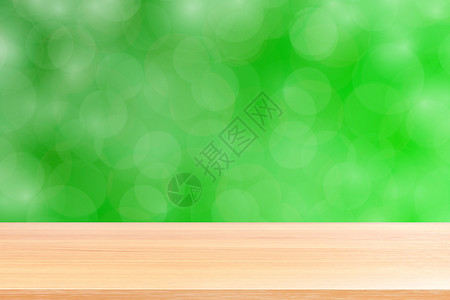 空木桌地板在模糊的散景软绿色渐变背景上 木板空在绿色散景彩色光罩上 彩色散景灯渐变软 用于横幅广告产品彩虹坡度桌面柜台桌子甲板橙背景