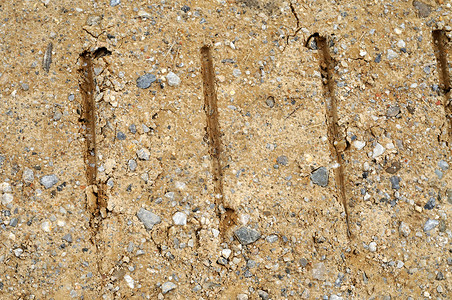 砂砾中的轨迹通道高清图片素材